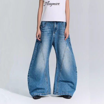 Jeans a gambe larghe di tessuto denim decostruito per uomini e donne in abbigliamento da strada in taglia più grande