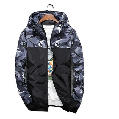 Cappotto magro maschile con disegno mimetico e decorazione da procione