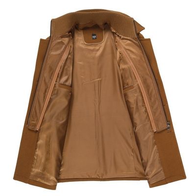 Cappotto di lana da uomo a colletto a doppio strato con tessuto di lana e decorazioni d'epoca
